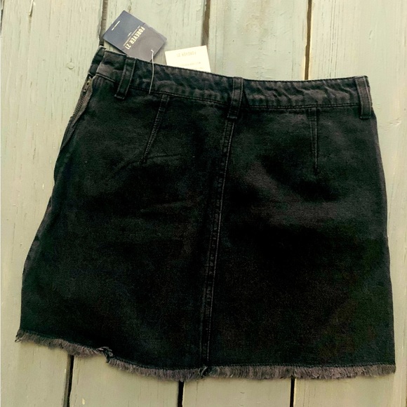 đź–¤Forever 21 Embroideted Rose Black Denim Mini Skirt with Silver Studs - Picture 6 of 6